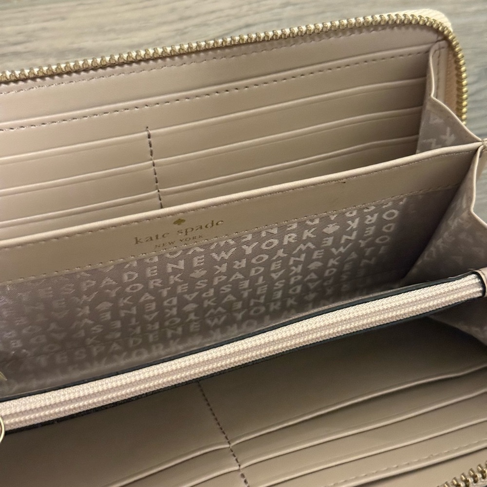 Kate Spade Wallet - Picture 6 of 8